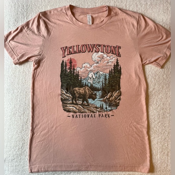 Yellowstone National Park t-shirt, salmon color. Bison, Mountain. Unisex M - Picture 1 of 8